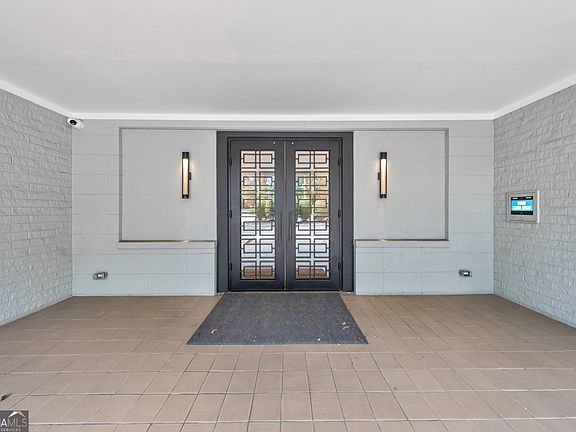 3rd image of 3655 Peachtree Rd NE Unit 101