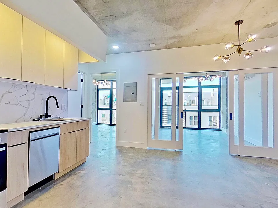 27 Montrose Ave #2A