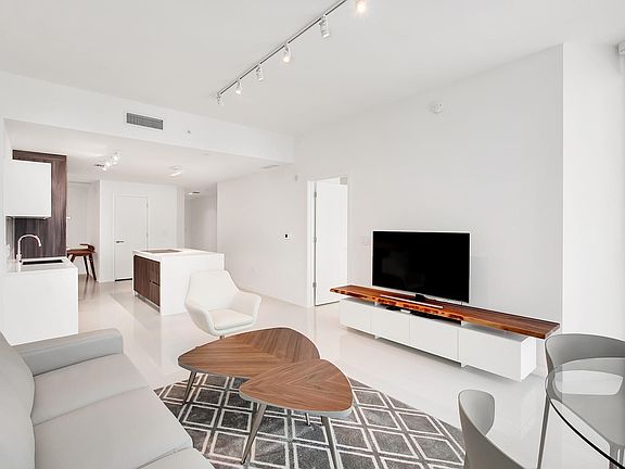 2nd image of 851 NE 1st Avenue #2005