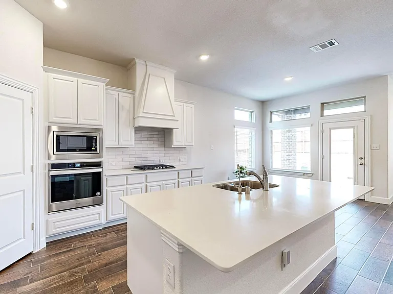 9826 Polk St — Photo 12