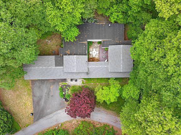 4th image of 35 Old Acres Road