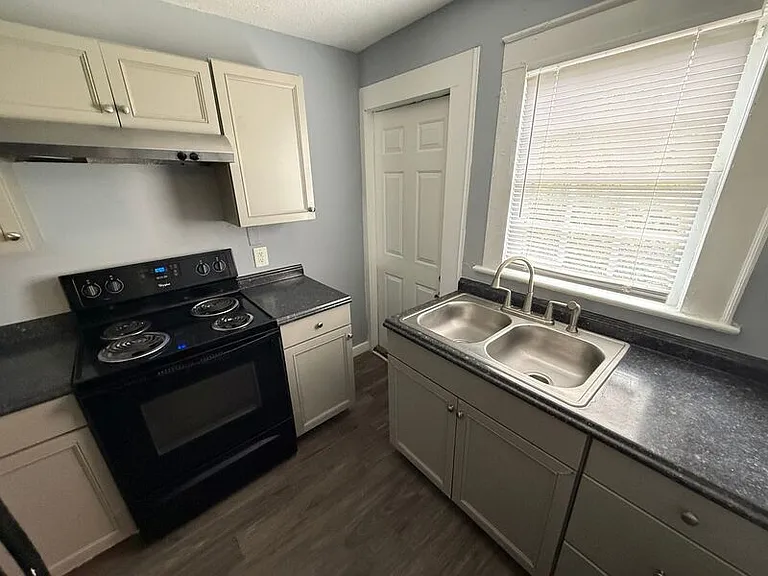 1127 West Blvd — Photo 4