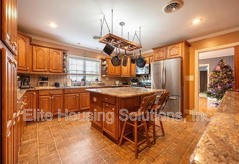 290 W Ridge St — Photo 6