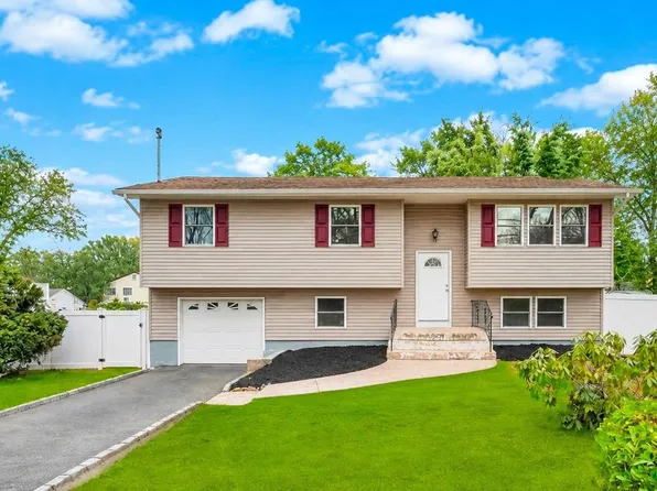 339 Avenue B, Ronkonkoma, NY 11779