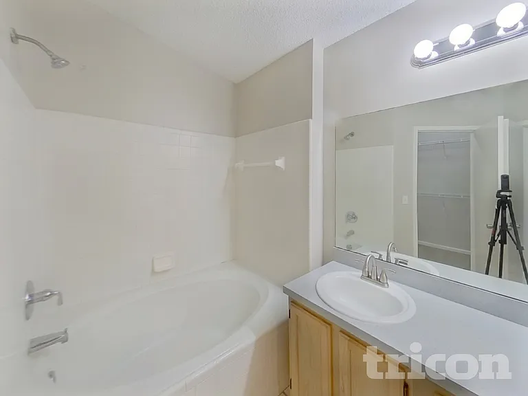 3840 Tallcott Dr — Photo 9