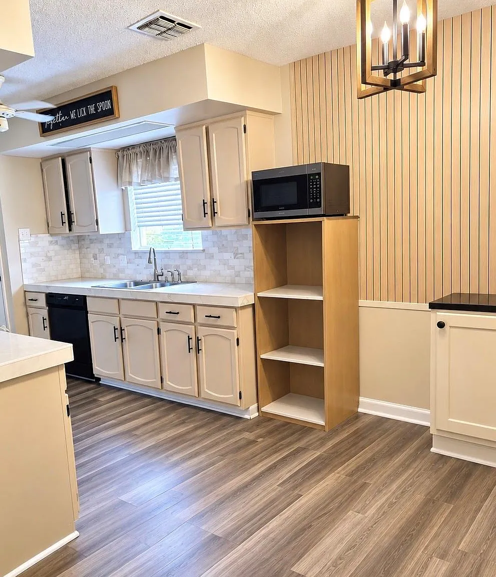 3 bed, 2.0 bath, 1912 sqft, $2,100 — Photo 4