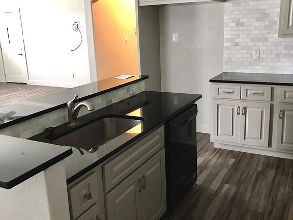 4th image of 2030 Cincinnati Ave
