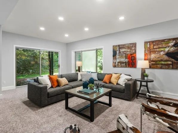 214 Allandale Rd APT B, Chestnut Hill, MA 02467