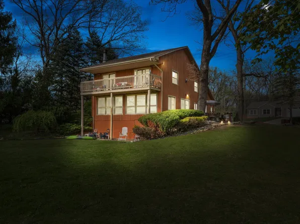 70328 Lakeview Dr, Edwardsburg, MI 49112