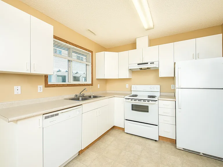 100 Jordan Pkwy — Photo 14