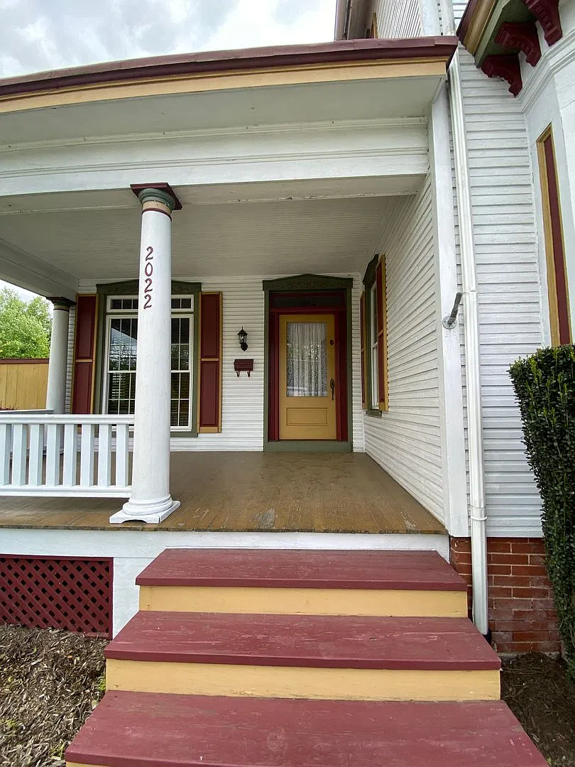 Amazing 4 BR, 2BA Colonial Style Home in Lititz — Photo 2