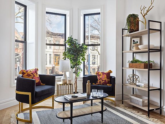 3rd image of 678 Park Pl