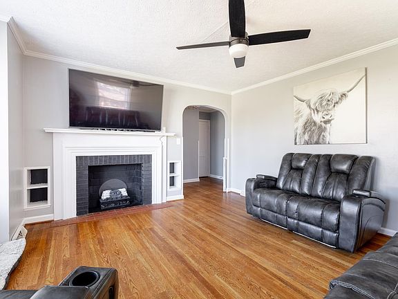 4th image of 909 Lake Dr