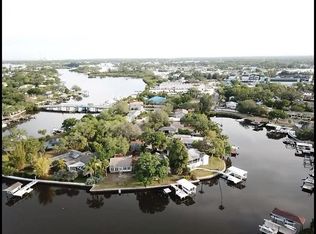 20 Venetian Ct, Tarpon Springs, FL 34689