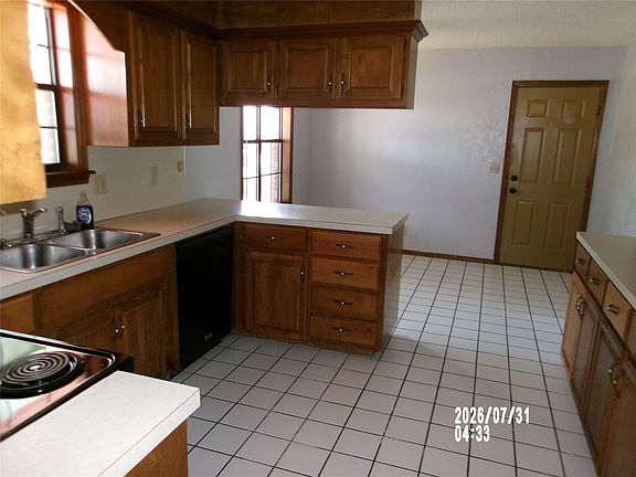 2nd image of 413 W 6th St