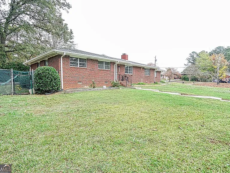 4 bed, 2.5 bath, 1966 sqft, $2,500 — Photo 2
