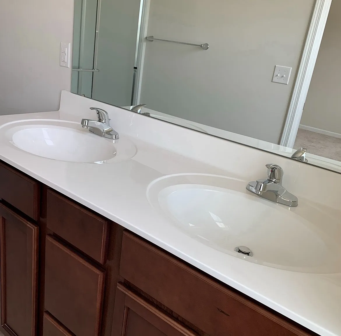 4 bed, 2.5 bath, 2210 sqft, $2,700 — Photo 4