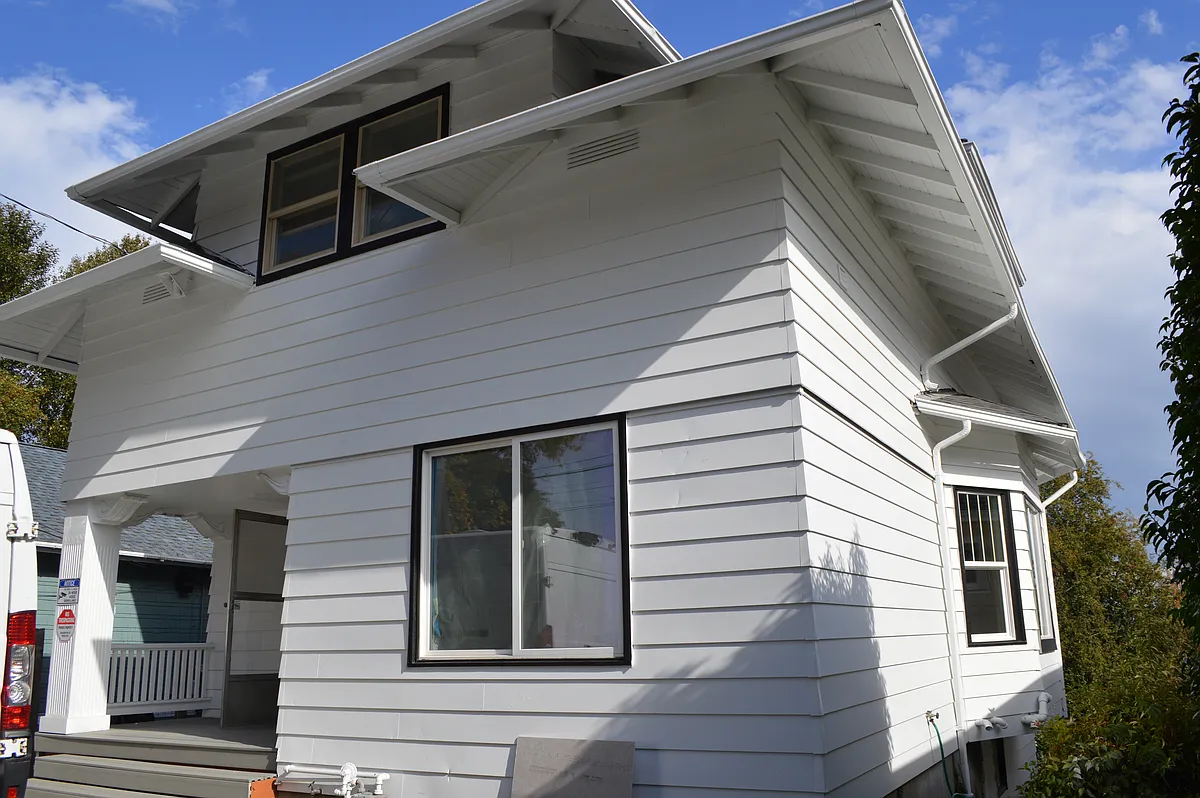 Building Photo - 1810 14th Ave S #2