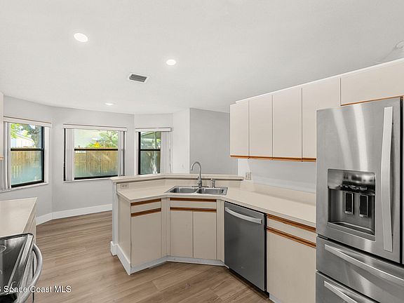 4th image of 1625 Sweetwood Dr