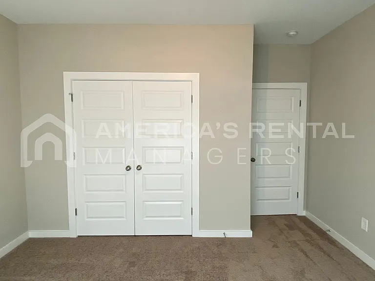 535 Troubadour Ln — Photo 13