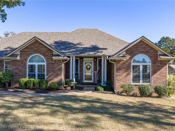 1736 N 24th St, Van Buren, AR 72956