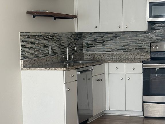 2nd image of 1900 Richard Jones Rd #B