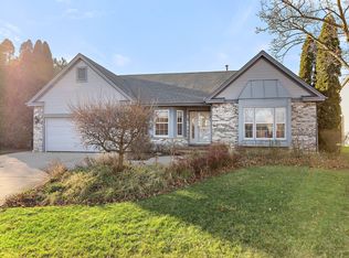 124 N Bristol Dr, Bloomingdale, IL 60108