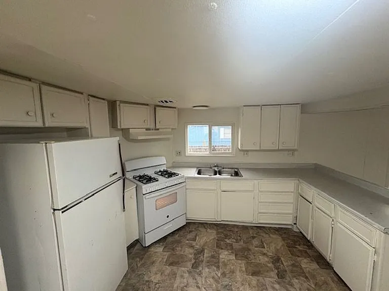 595 Chickadee Dr — Photo 7