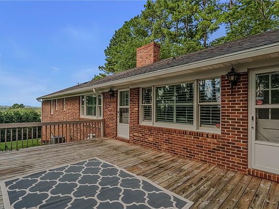 5th image of 2160 Margaret Dr
