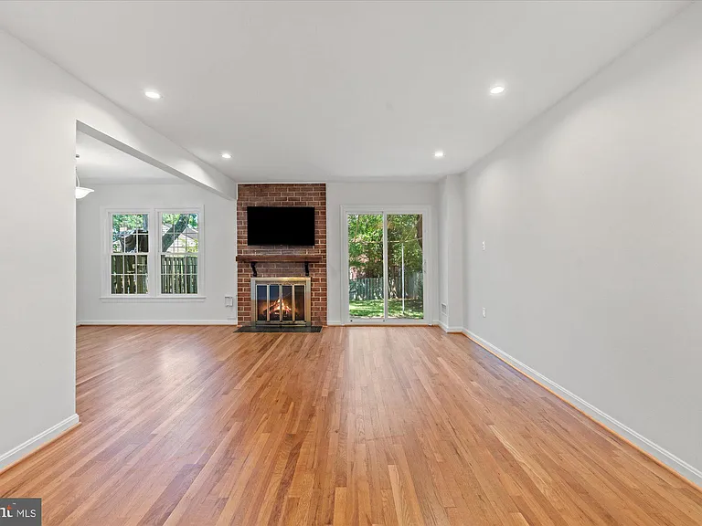 1026 N Pelham St — Photo 13
