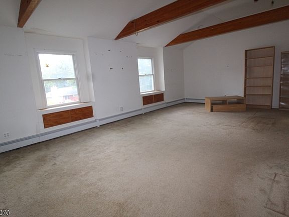 4th image of 24 Hillside Rd