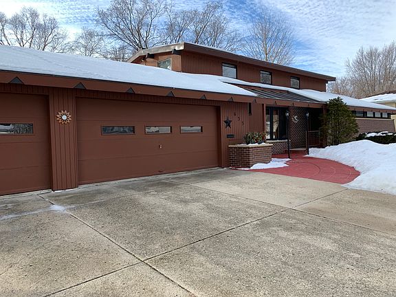 3rd image of 633 11th St SE