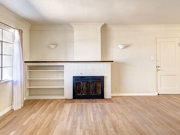 4th image of 406 Carlisle Blvd SE