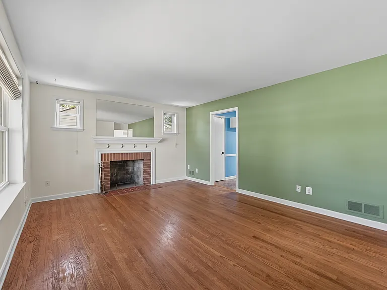 3306 Weller Rd — Photo 3