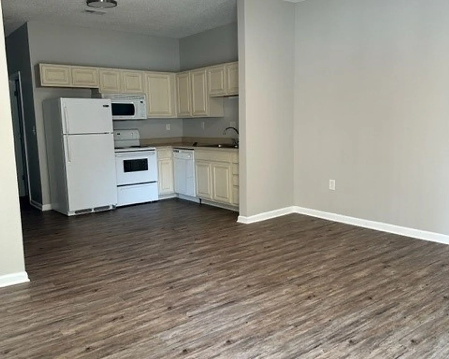 Charming 1-bedroom, 1-bath — Photo 3