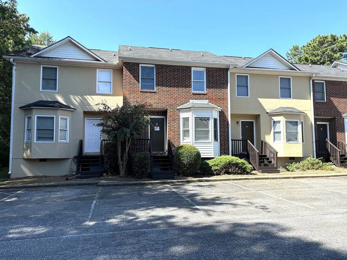 Building Photo - Barrington Townhomes
