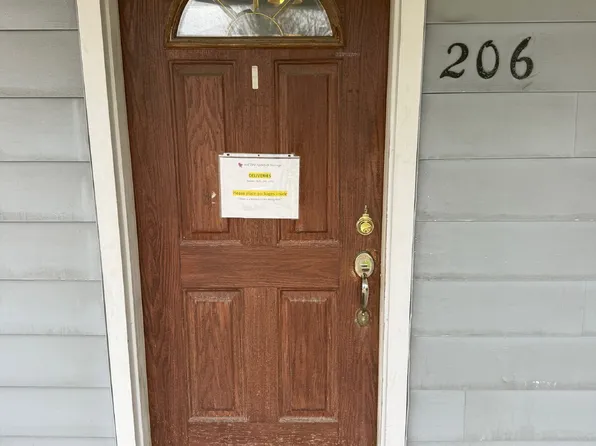 206 1/2 S Broadway St, Hastings, MI 49058