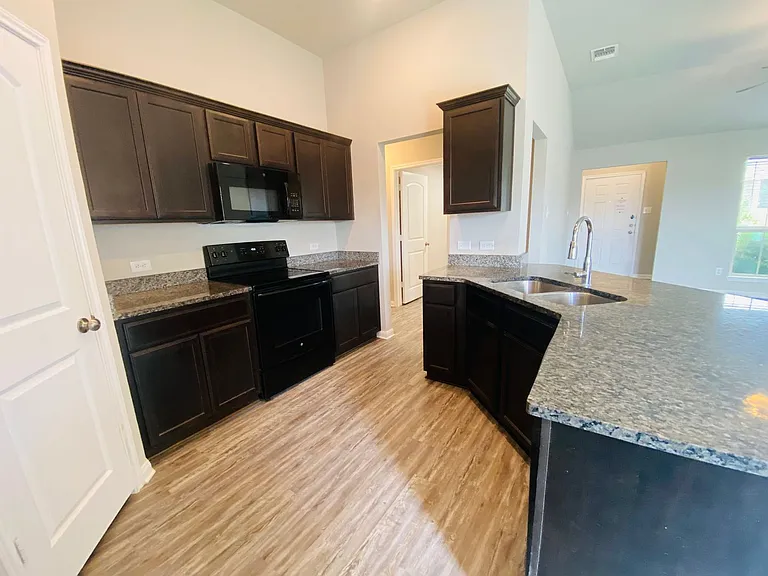 1907 Delano Dr — Photo 9