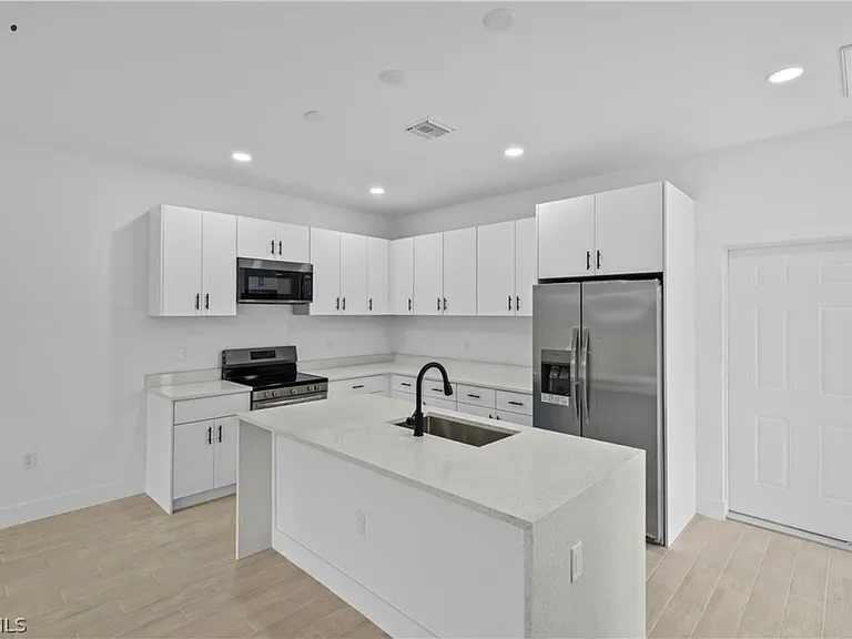 4733 27th St SW — Photo 10
