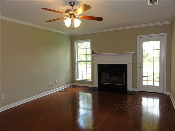 3rd image of 291 Walton Way Dr