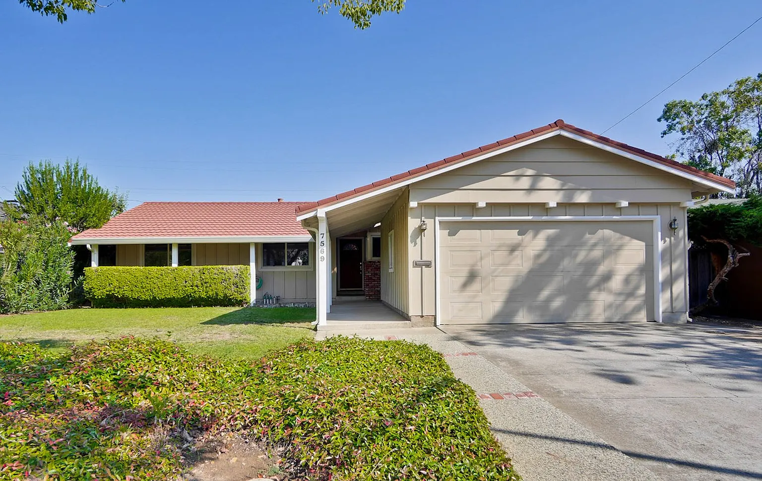 7569 Kirwin Ln photo 1