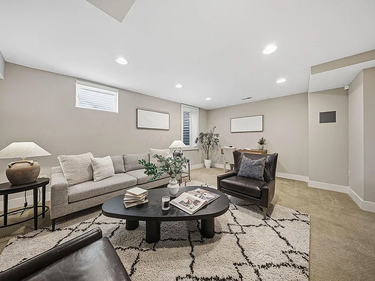 567 Lathrop St — Photo 35