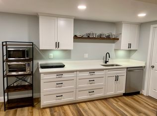 3076 Holmes Run Rd, Falls Church, VA 22042