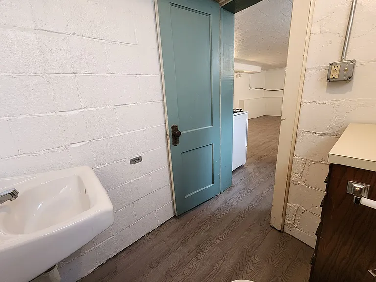 1304 N Main St — Photo 5