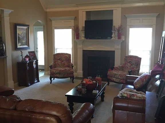5th image of 355 Oakleigh Dr