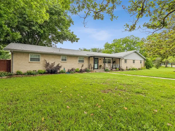 802 S Colonial Dr, Cleburne, TX 76033