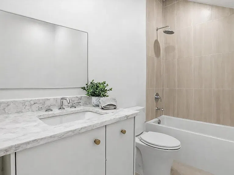 Luxury New Construction Rental Near Starland, SCAD & Ardsley Park with Garage and Private Courtyard — Photo 15