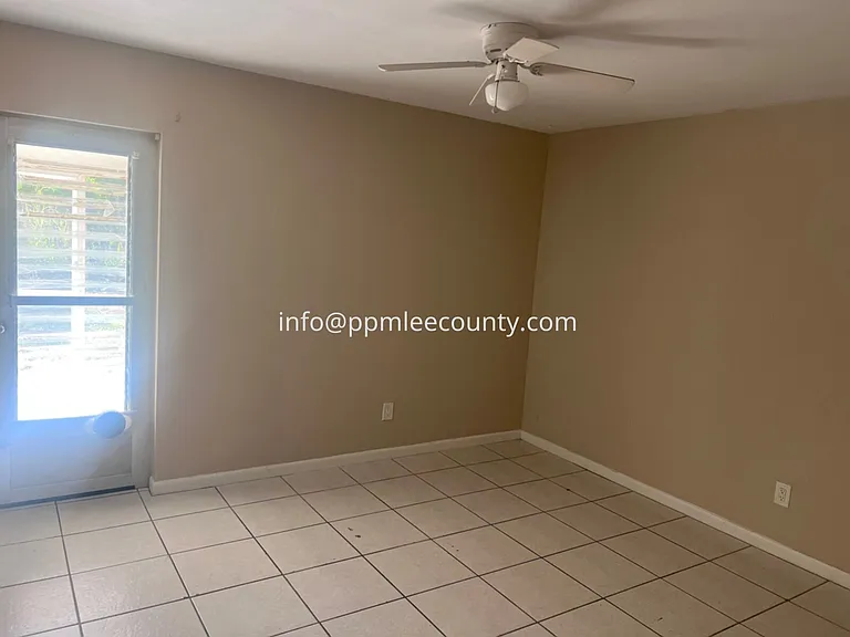 1315 SE 24th Ave — Photo 8