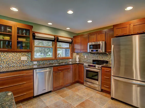 800-9 1/2 St NE, Rochester, MN 55906