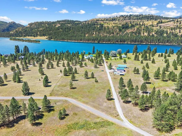 Highway 25 N, Northport, WA 99157